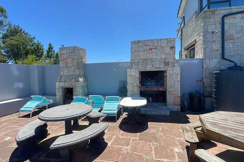 8 Bedroom Property for Sale in Grootbrakhoogte Western Cape